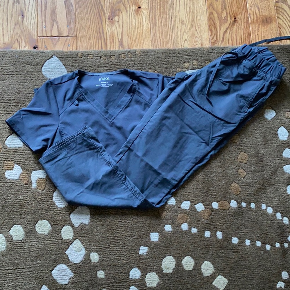 Set of Cherokee Grey Scubs